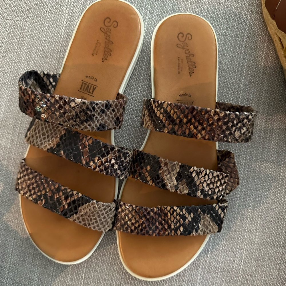 Women’s sandals size 8